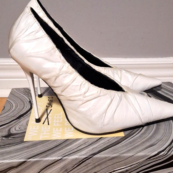 Authentic Jeffrey Campbell's High Heel - Picture 4 of 4